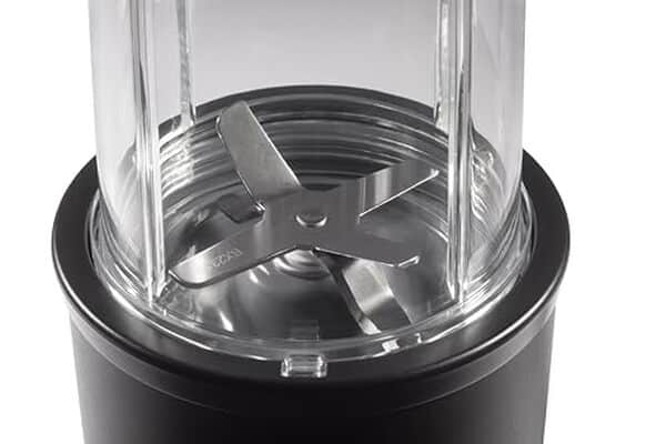 Découvrez notre test complet du Nutribullet Pro 900, le blender électrique qui allie puissance et design raffiné pour des smoothies parfaits.