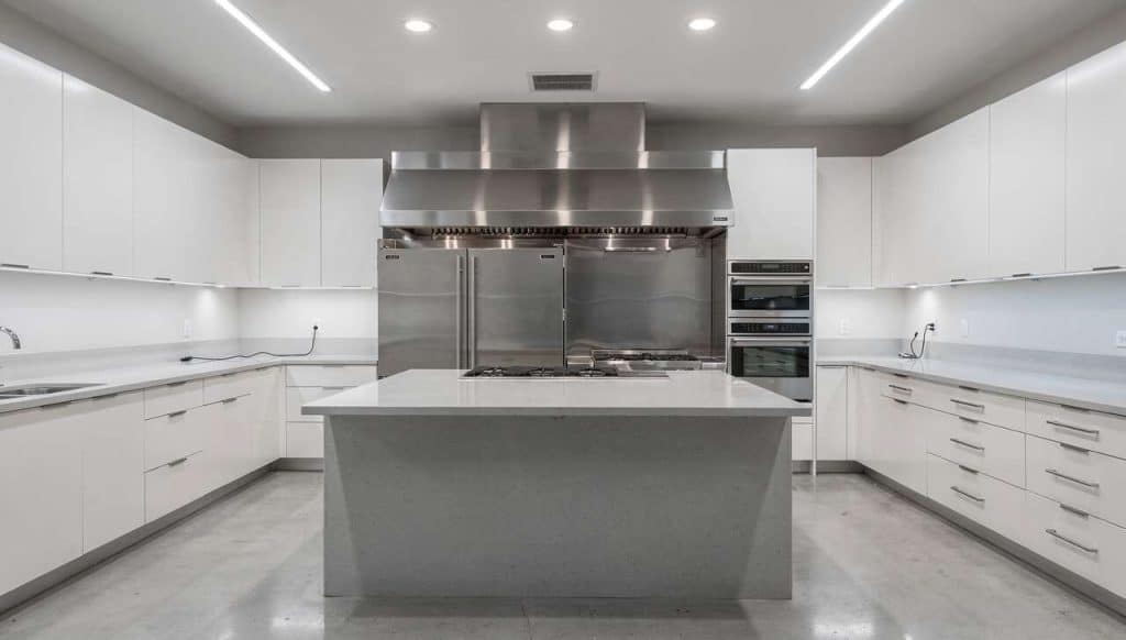 Optimiser l’éclairage dans une cuisine industrielle