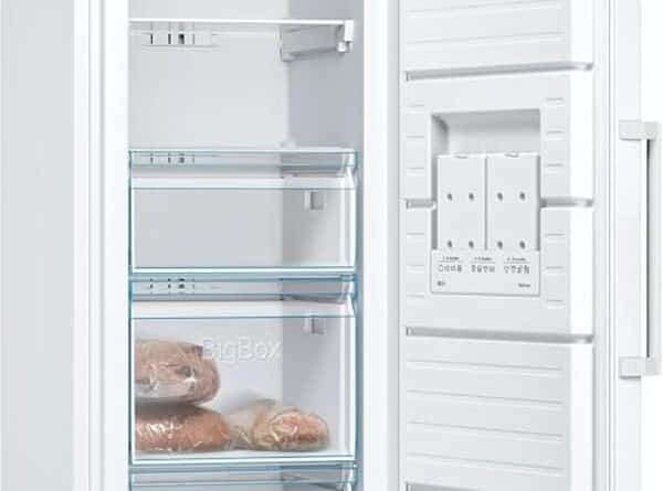 Découvrez le Bosch GSN51AWDV, un congélateur vertical spacieux de 290 litres, idéal pour conserver vos aliments en grande quantité. Maximalisez votre stockage avec style et efficacité.