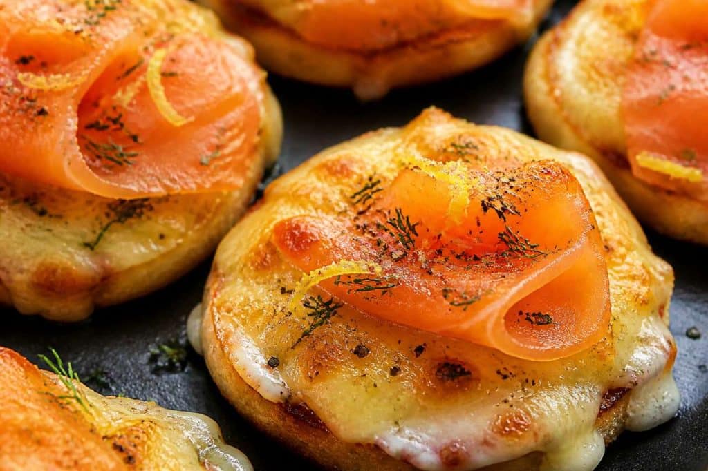 Blinis gratinés au saumon fumé : recette gourmande
